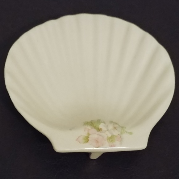 Vintage style soap dish and small box - Picture 3 of 4